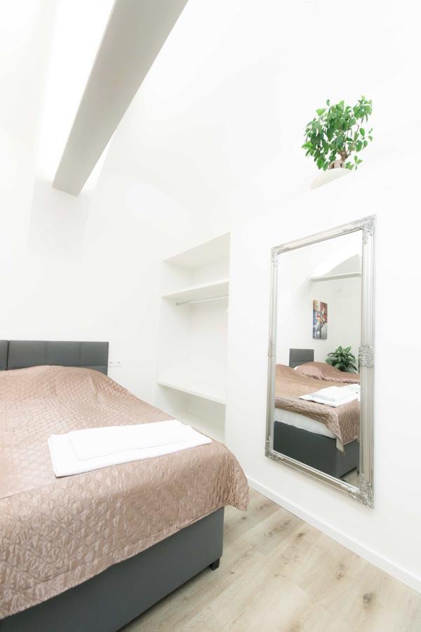 Apartma City & Free Parking Любляна Екстер'єр фото